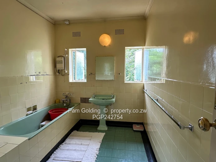 Tranquil Family Retreat With A Natural Stream