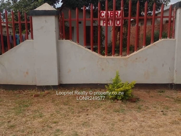 Dzivarasekwa 3-Bed Home with Red Gate, Verandah & Garden