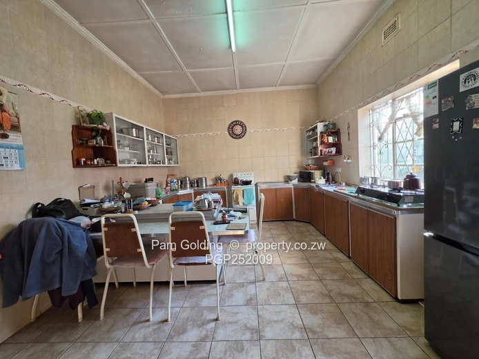 Spacious Family Home on an 869 sqm Stand
