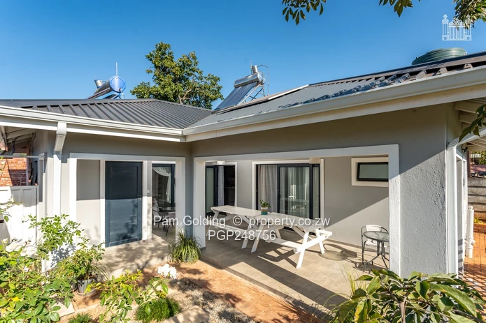 Stylishly Furnished 2 Bedroom Cottage