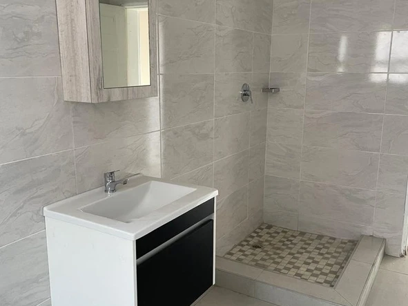 3 Bedroom Flat & Apartment