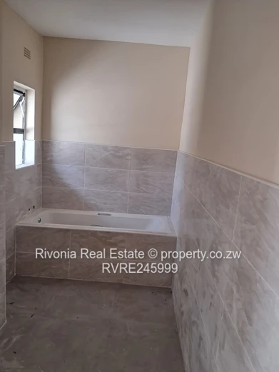 New 2-Bed Garden Flat in Ashdown Park – Borehole