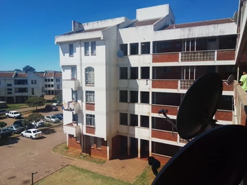 2 Bedroom Flat & Apartment