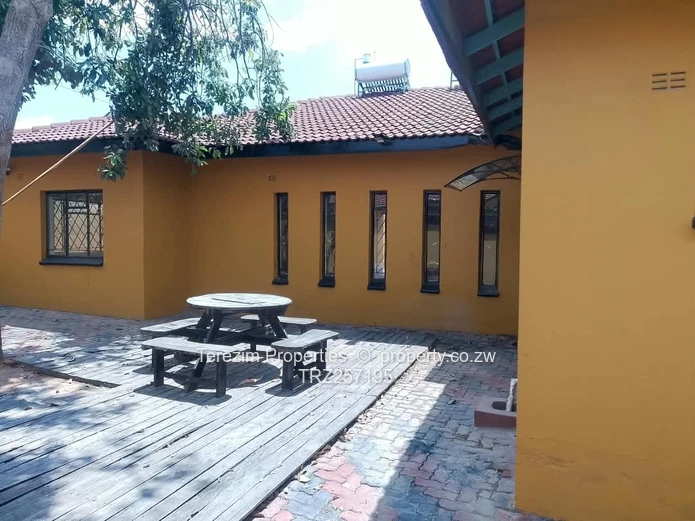 Zimre Park House to Let