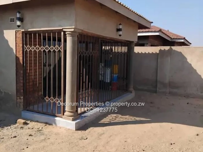 2 Bedroom cottage with unfinished main house for sale