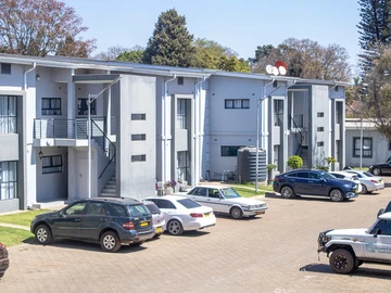 2 Bedroom Flat & Apartment