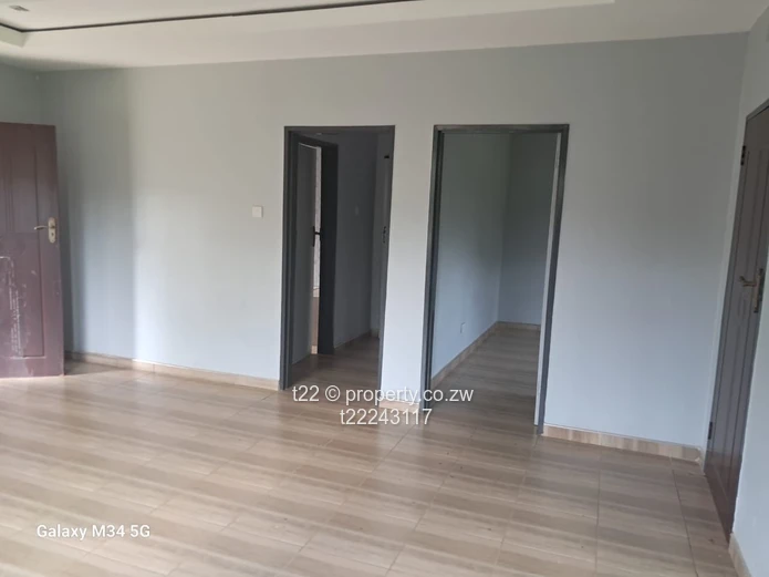 Single-Level 8-Bed Brookview Home — Large Lawn & Borehole