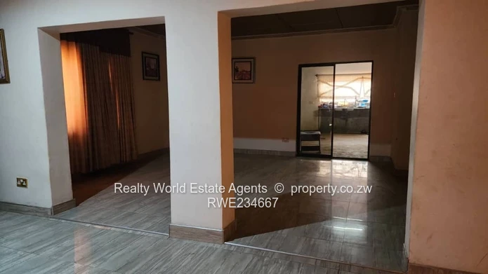 Large Tiled Lounge & Veranda — 5-Bed on 3,400m² (Sole Mandate)