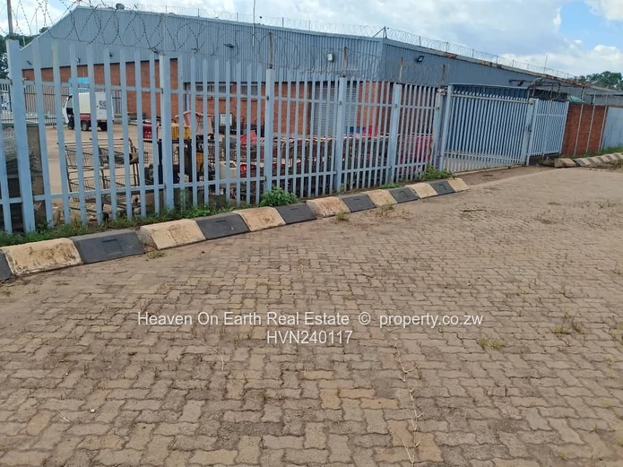 LOCATION!!! Busy Area