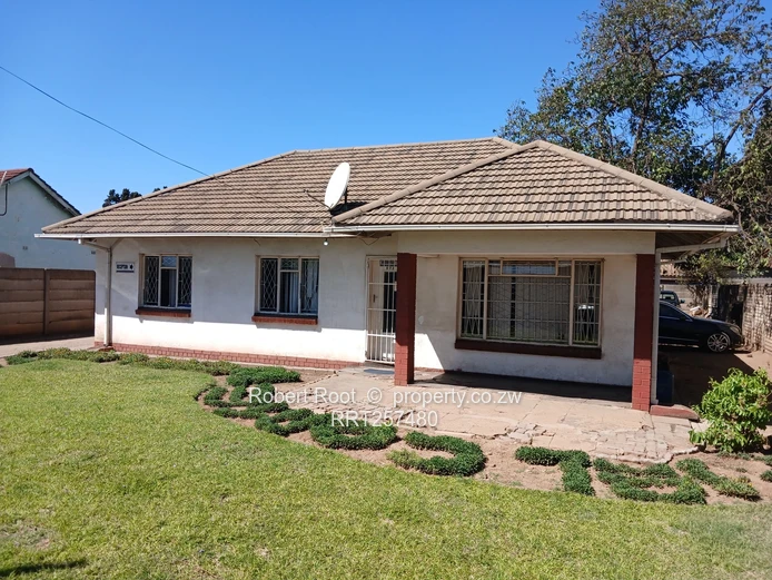 Houghton Park 3-Bed Bungalow — Walled, Paved & Staff Quarters (Sole Mandate)