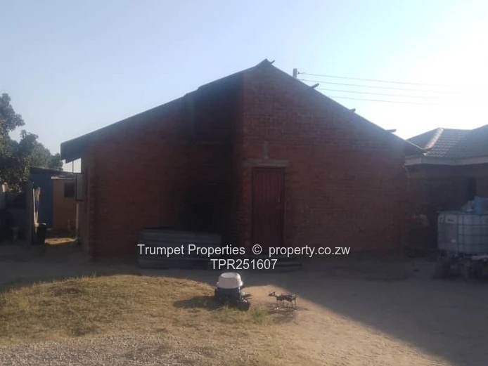 3-Bed Brick Home with Spacious Yard & ZESA in Budiriro