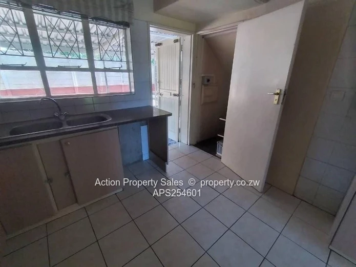 Neat 3 Bed Garden Flat! 