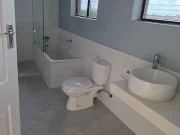 3 Bedroom Flat & Apartment