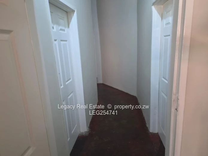 7-Bed Budiriro: Borehole, Gated Yard & Open Lounge (Sole Mandate)