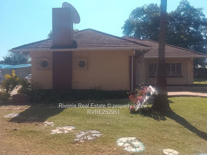 Greendale North: 3-Bed Home with Pool & Borehole on 3767m²