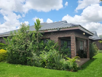 Elegant & Modern 6-Bedroom Home for Sale – Sandton |