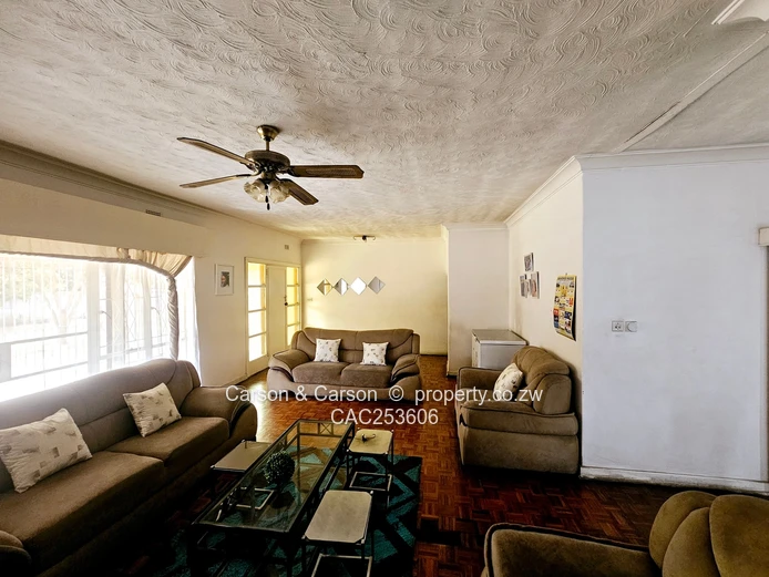 4 bedroomed house for sale in Queensdale