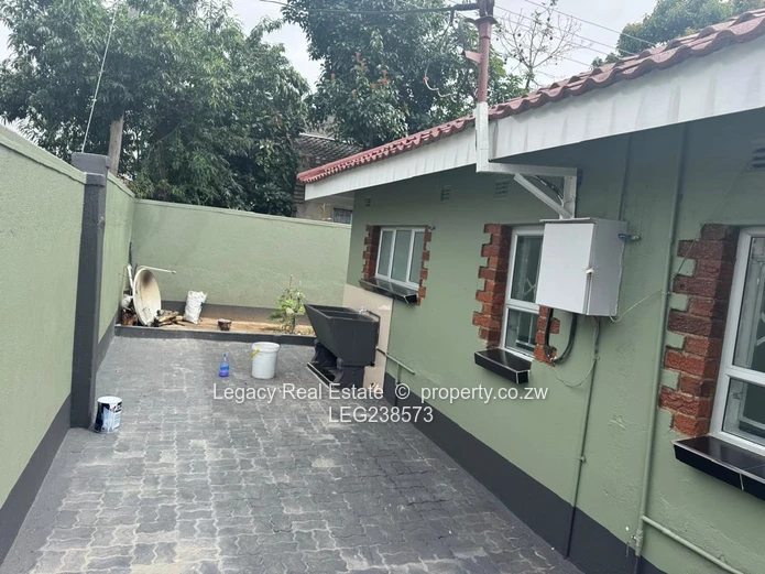 Beautiful 4-Bedroom House To Rent In New Zengeza 5