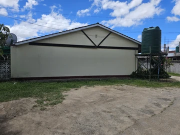 2 Bedroom Flat & Apartment