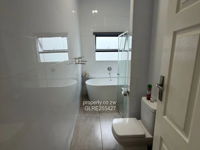 Modern Avondale 3BR Flat — Pool, Borehole & Gym