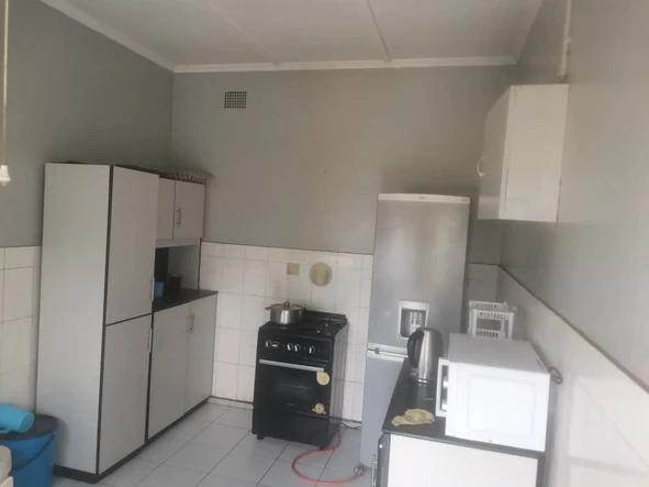 2 Bedroom Flat & Apartment
