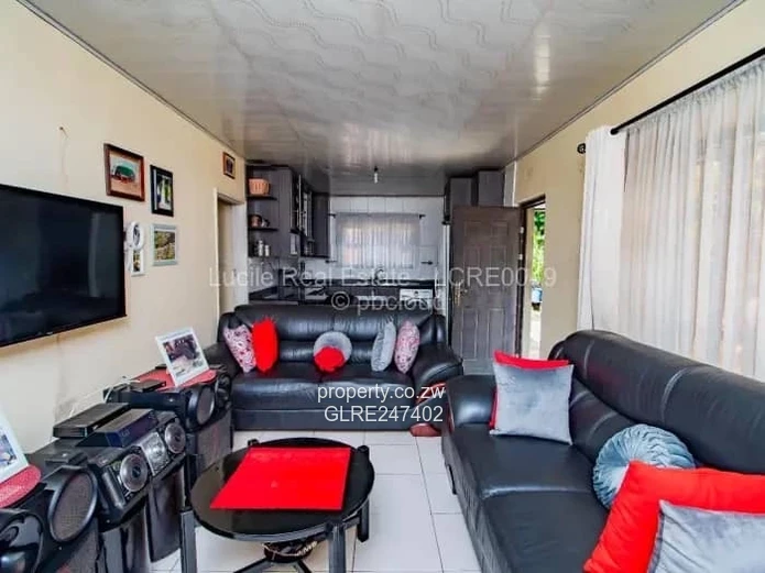 Charming, solid family home in Greendale — spacious and private on a generous 2,008 m² stand with a 