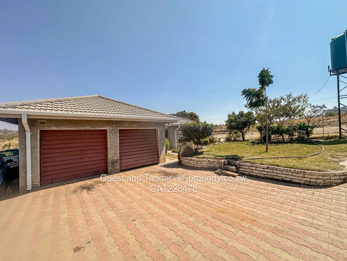 4 Bedroomed house For Sale In Charlotte Brooke 