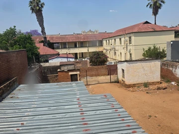 2 Bedroom Flat & Apartment