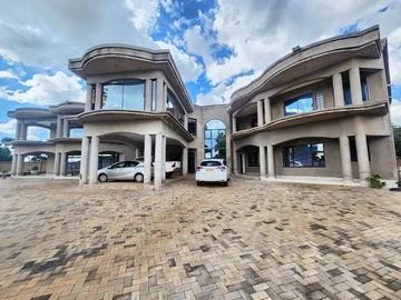 9 Bedroom House