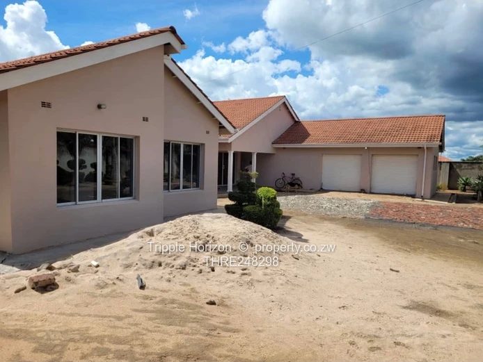 Pomona: Single-storey 5-Bed Home on 2000m² Garden