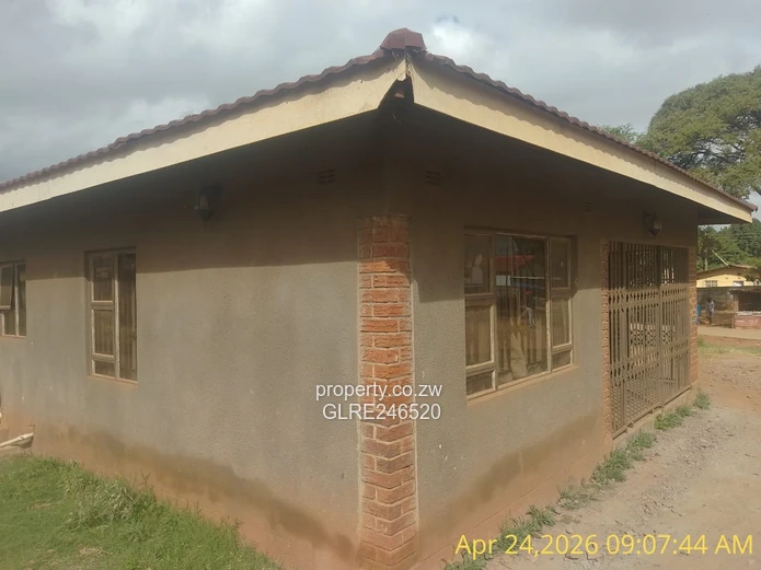 Kuwadzana 4-Bed Brick Home — En Suite & Fitted Kitchen
