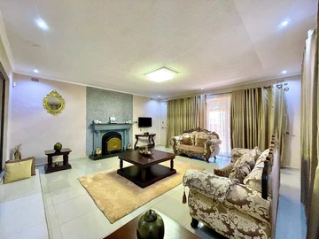 5 Bedroom House