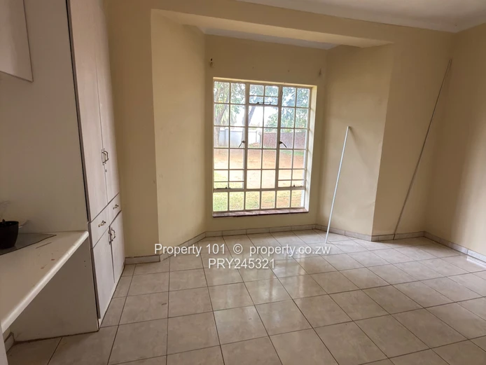 Price on application-Rental 5 bedrooms house in Borrowdale west