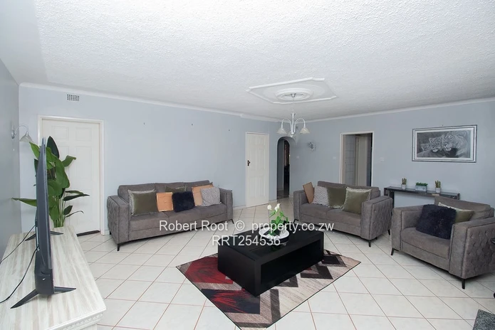 Prime 5 Bedroom Home for Sale in Helensvale