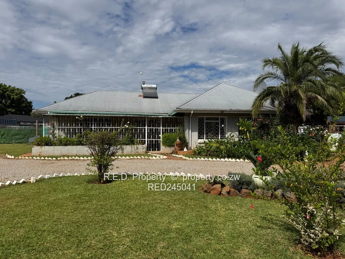 Versatile Property In Famona!