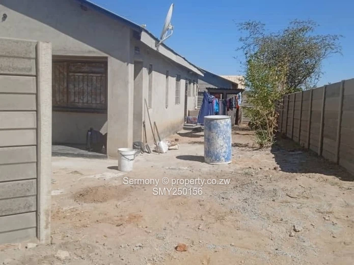 Chitungwiza Unit L Extension 4 Bedroomed House For Sale