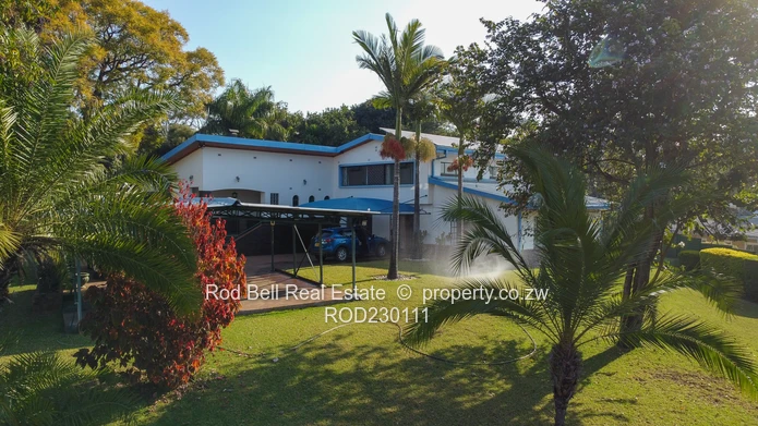Well-appointed home close to schools and shops