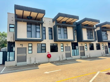 2 Bedroom Flat & Apartment