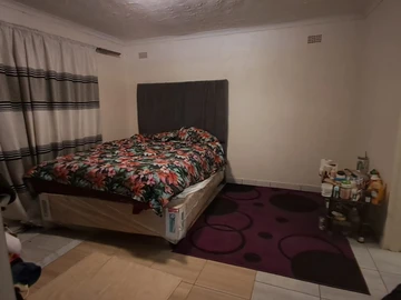 2 Bedroom Flat & Apartment