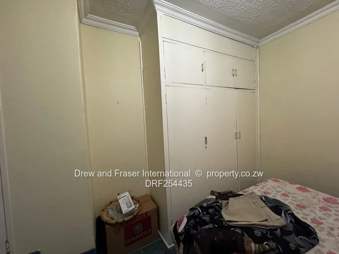 Glen Lorne: 5-Bed Family Home with Pool & Large Grounds