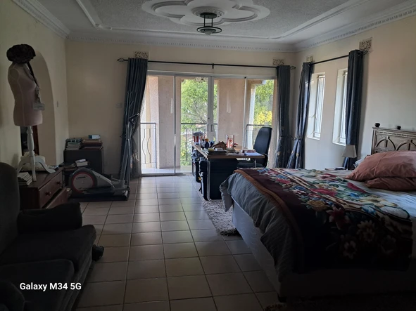 6 Bedroom House