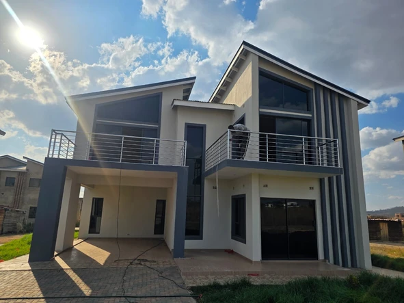 4 Bedroom Flat & Apartment