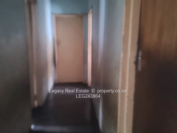 Fixer-Upper With Title Deeds In Budiriro