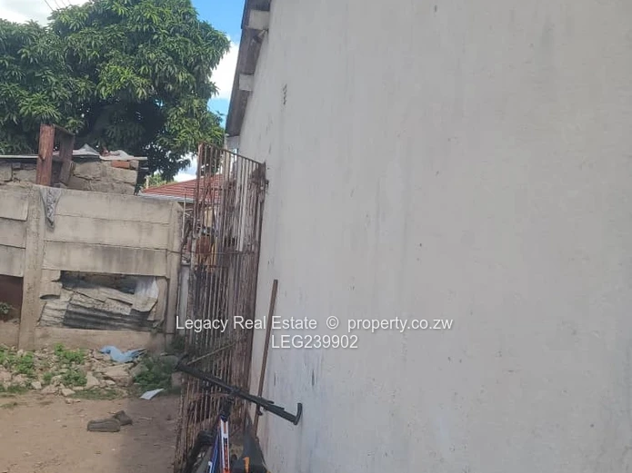 Chitungwiza Unit A House For Sale Near Fungisai Primary School