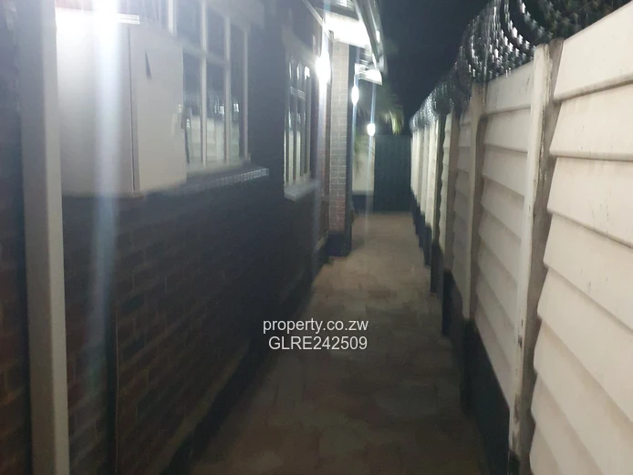 5-Bed Budiriro House -  Bath & En-suite