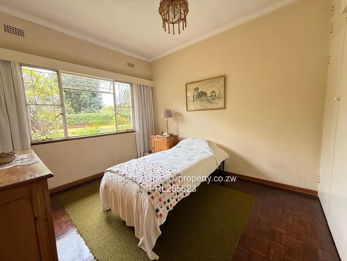 Family Home On Quiet Close With Borehole & Pool