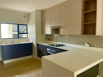 3 Bedroom Flat & Apartment