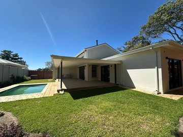 Stunning Brand-New Modern Home in A Well Sort after Complex
