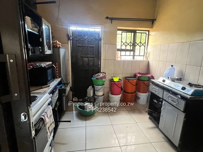 3,300sqm Stand with Title Deeds and Serviced 3-Bedroom Cottage