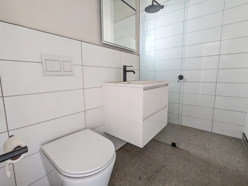 2 Bedroom Flat & Apartment